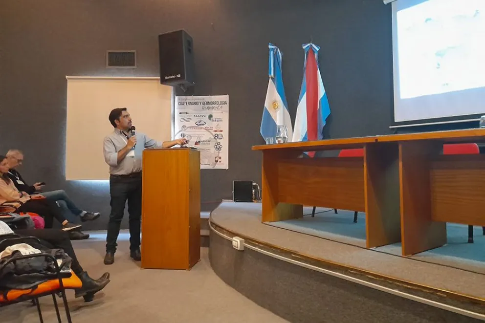 Geólogos neuquinos presentaron un trabajo para impulsar el geoturismo en el Macizo Tromen