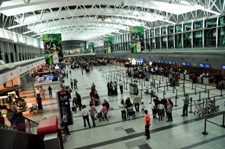 Gobierno convoca a ANAC, EANA e IATA para analizar las tasas aéreas