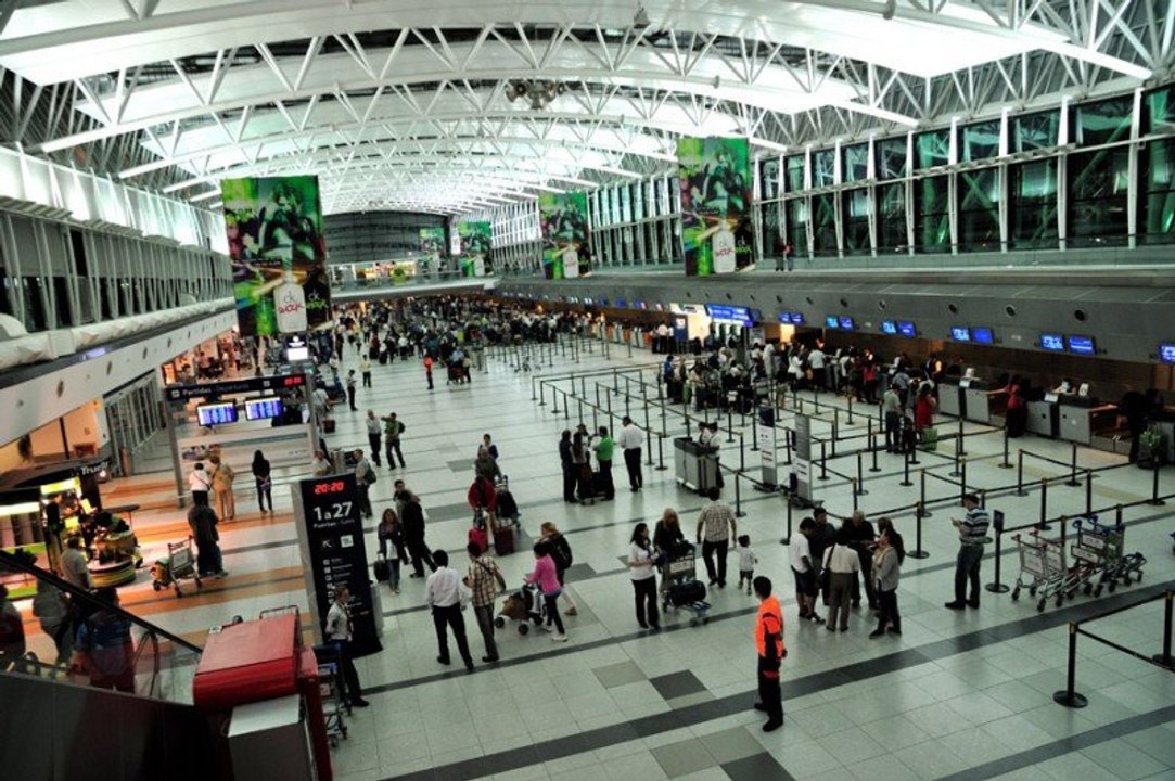 Gobierno convoca a ANAC, EANA e IATA para analizar las tasas aéreas Gobierno convoca a ANAC, EANA e IATA para analizar las tasas aéreas