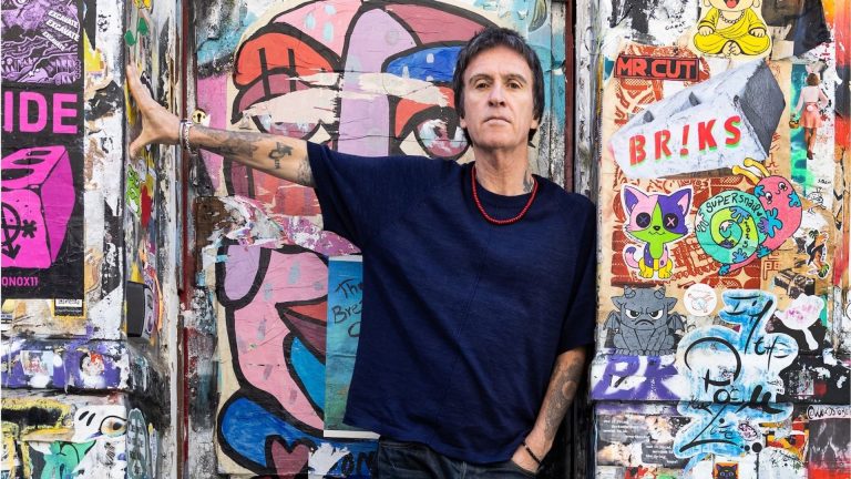 Johnny Marr fala à RS sobre novo álbum solo, Brasil, Oasis e Fontaines D.C.
