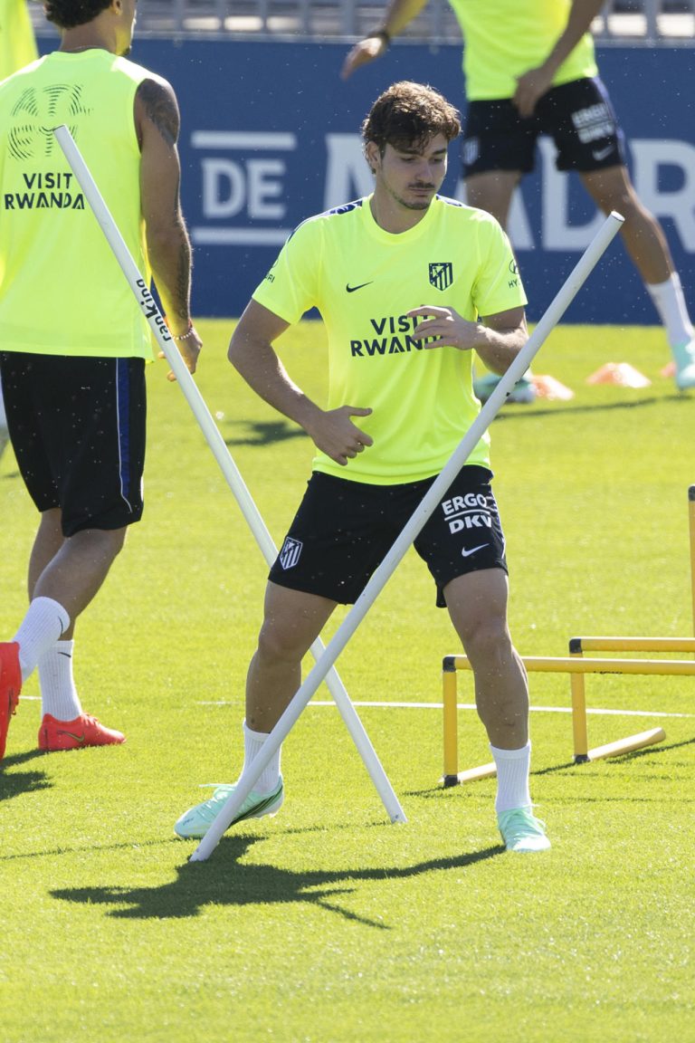 Julián Álvarez se acerca al derbi; trabaja con el equipo