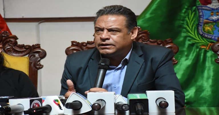 “La mayoría del transporte interprovincial funciona con gasolina o gas y no debería subir sus tarifas”, afirma Revilla