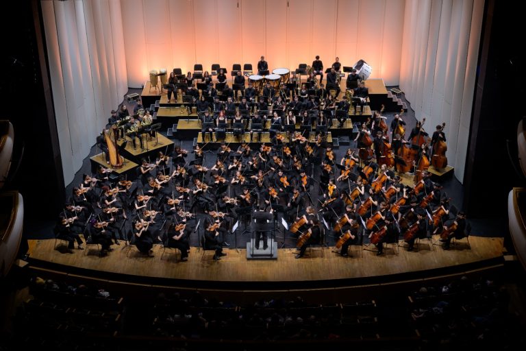 La Orquesta Juvenil Nacional del Sodre llega a Salto junto al pianista Enrique Graf