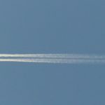Las estelas de condensación de los aviones esconden una oportunidad climática: actuar sobre pocos vuelos ganaría una década