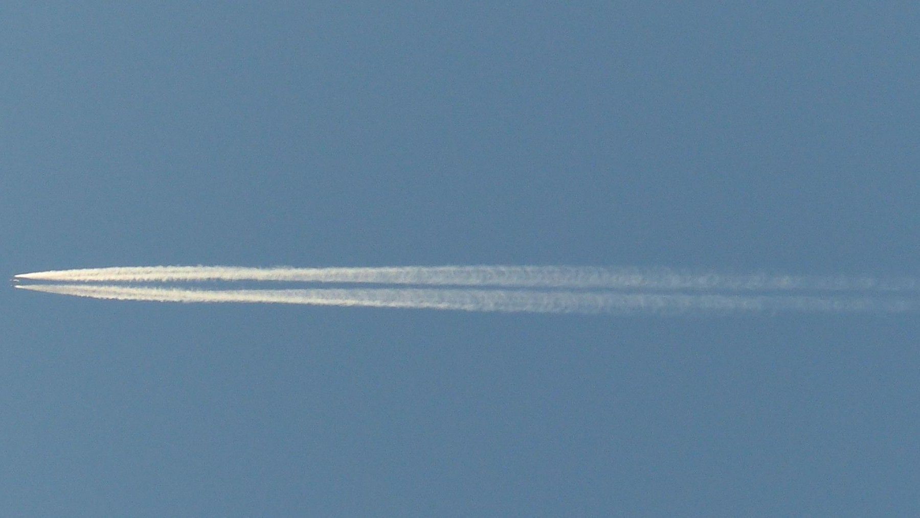 Las estelas de condensación de los aviones esconden una oportunidad climática: actuar sobre pocos vuelos ganaría una década Las estelas de condensación de los aviones esconden una oportunidad climática: actuar sobre pocos vuelos ganaría una década