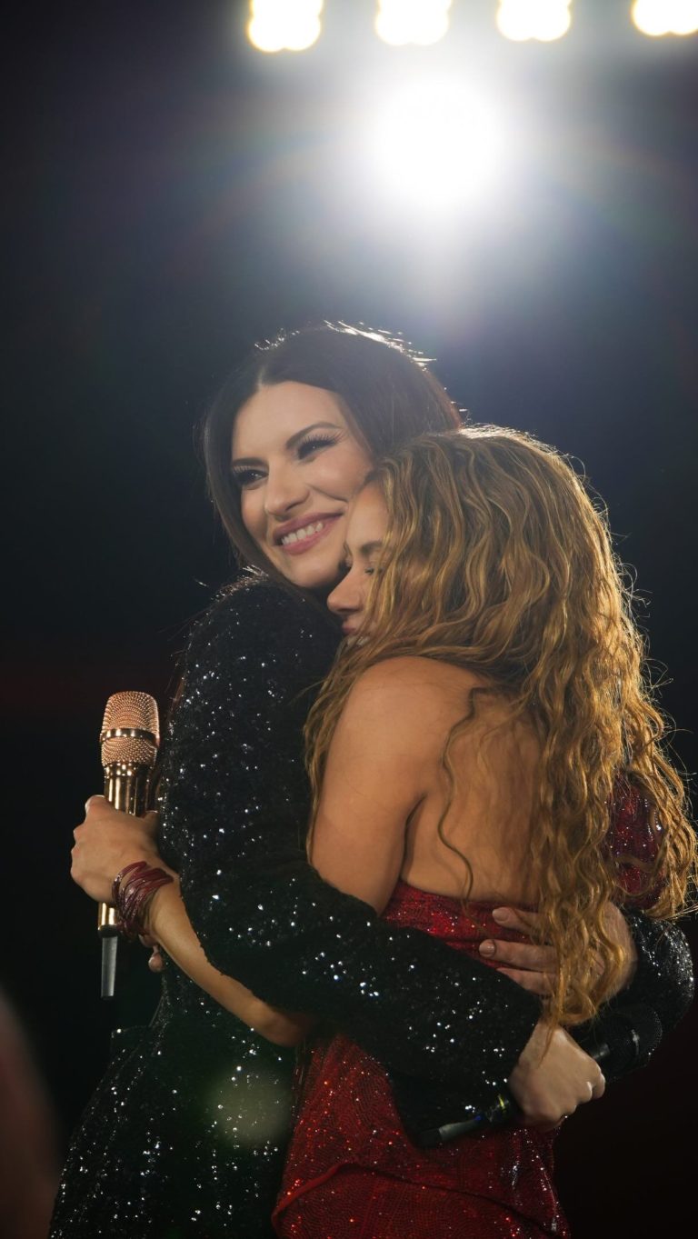 Laura Pausini y Shakira deslumbran con una emotiva versión de “Antología”: mirá el vídeo