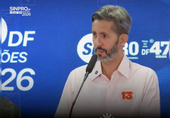 Leandro Grass propõe programa para renegociar dívidas de professores do DF