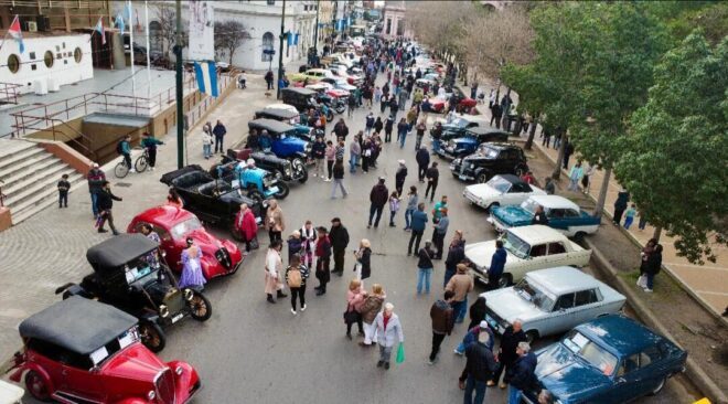 Los autos clásicos y antiguos  desfilarán por la plaza principal como el Palacio San José