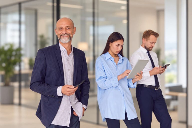 Los boomers superan a los millennials en bienestar y no tiene que ver solo con el dinero