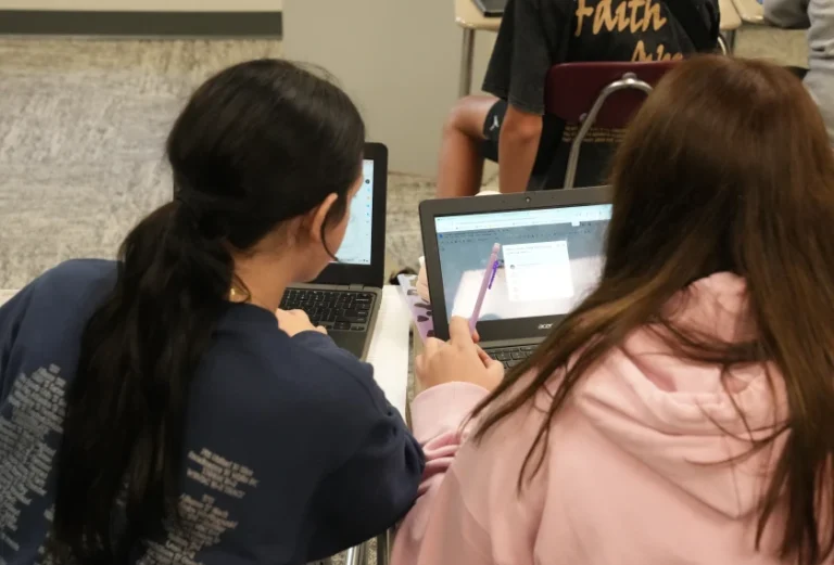 Los psicólogos advierten que el uso de la tecnología por parte de los estudiantes no equivale a aprendizaje