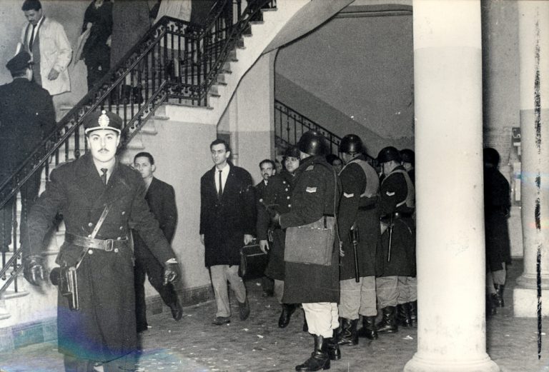 Manual para resistir desde la universidad pública: memorias de estudiantes de los ´70