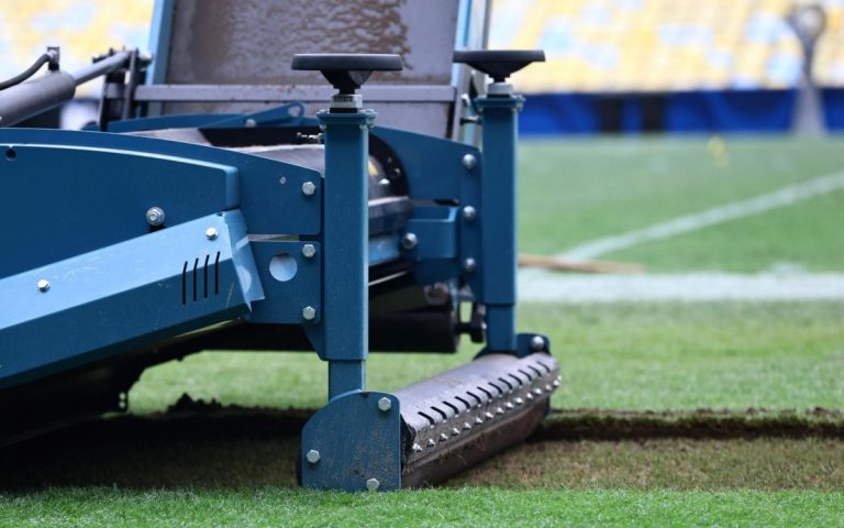 Maracanã troca todo o gramado e tem prazo de 10 dias para reabrir
