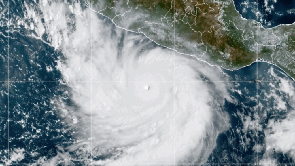 México — El suroeste de México se prepara para fuertes lluvias y deslaves por el huracán Polo México — El suroeste de México se prepara para fuertes lluvias y deslaves por el huracán Polo
