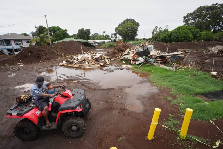 México — Huracán Polo azota península de Baja California, en México, con fuertes vientos y lluvias