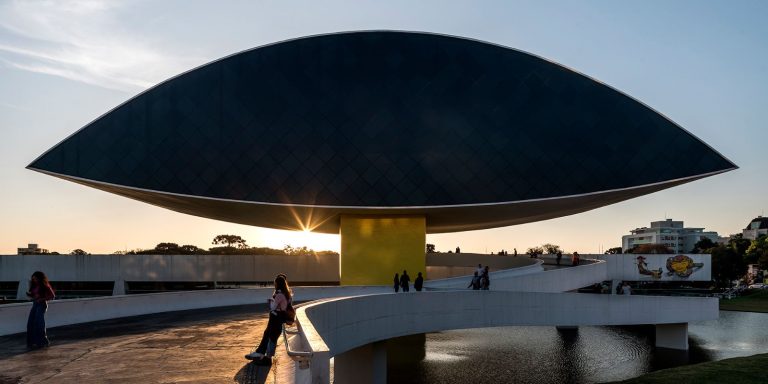 Museu Oscar Niemeyer tem visita guiada em todas as sextas-feiras de outubro
