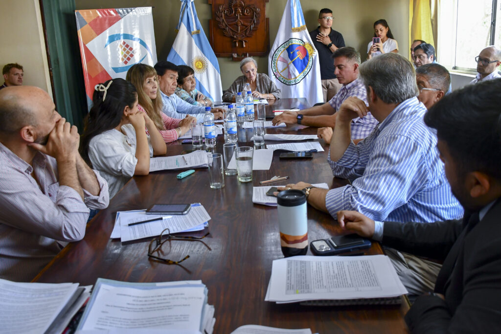 Obras Públicas: Concejales y funcionarios municipales analizaron proyectos para abordar la problemática del cableado aéreo Obras Públicas: Concejales y funcionarios municipales analizaron proyectos para abordar la problemática del cableado aéreo