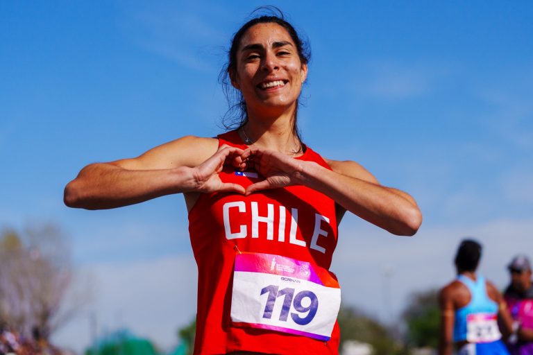 Odesur: Valentina Barrientos se consagra en los 800 metros de atletismo y Team Chile suma oro 35