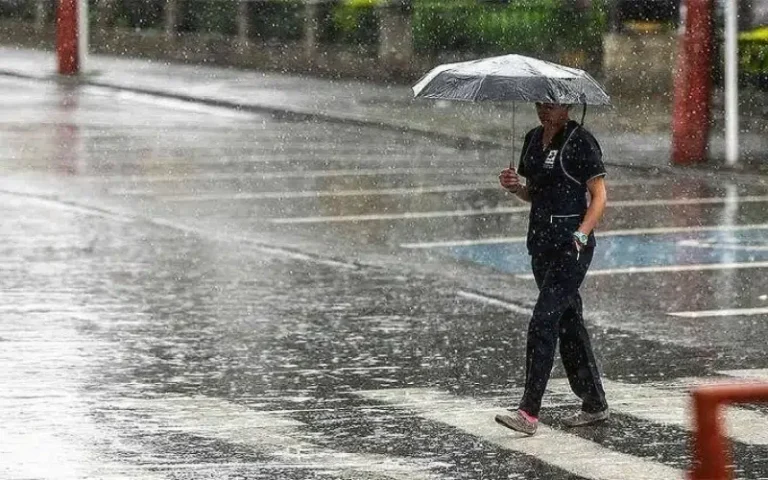 Onda tropical 51 se acerca a Venezuela: Inameh prevé lluvias y calor de hasta 39°C este martes