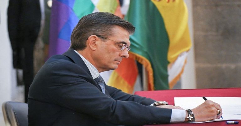 Paz promulga la modificación a la Ley 492 para destrabar y financiar proyectos regionales