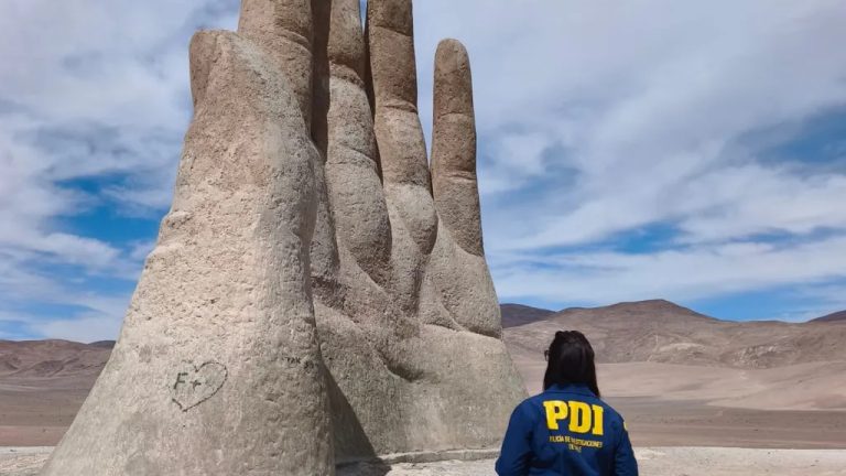 PDI Antofagasta interpone denuncia por rayados en la Mano del Desierto