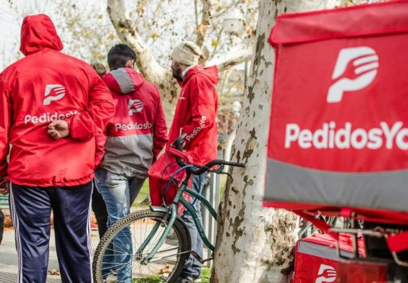 Piden crear estaciones de descanso para repartidores de apps de delivery