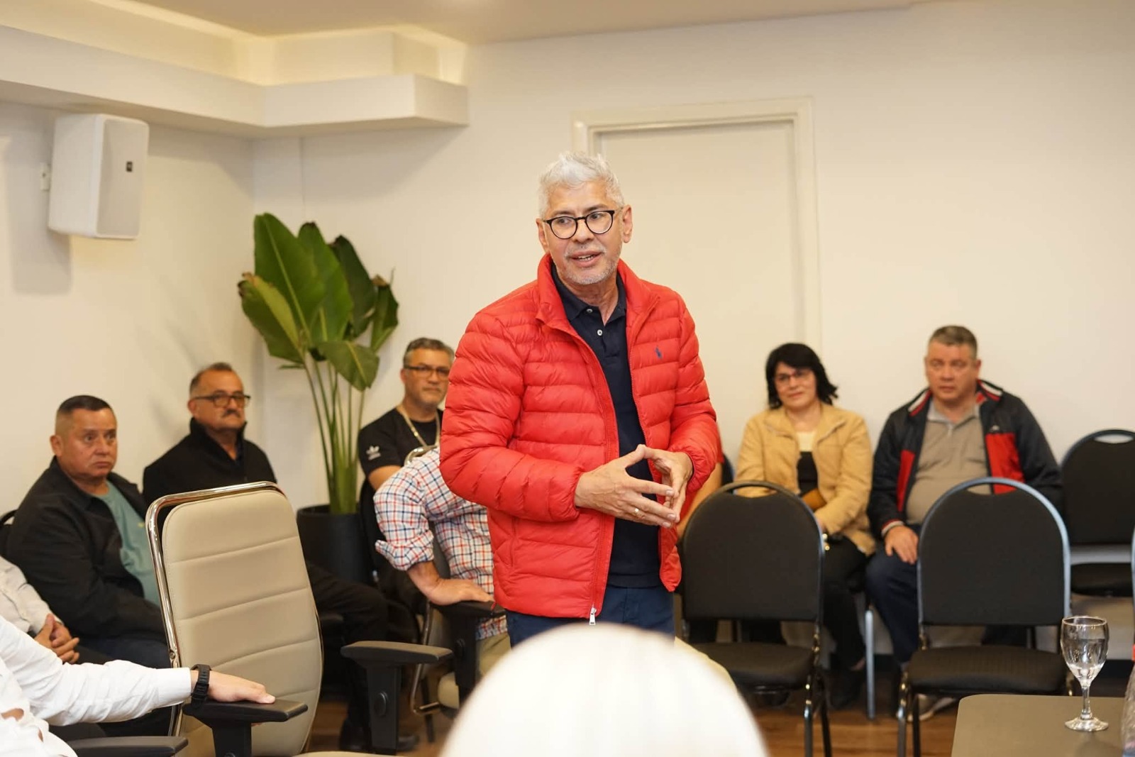 Rigo vuelve a marcar distancia del Clan ZI y pide que se retire de la política