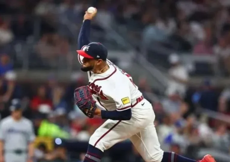 Robert Suárez volverá al bullpen de Bravos de Atlanta para la recta final y la postemporada de la MLB