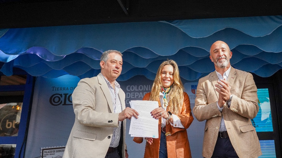 Salto y Colonia firmaron un convenio marco de cooperación turística Salto y Colonia firmaron un convenio marco de cooperación turística