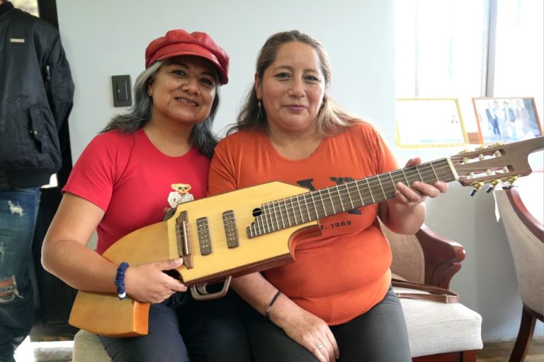 San Bartolomé: donde las guitarras cobran vida, los sombreros cuentan historias y la tradición se saborea en cada rincón