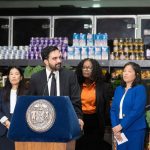 Supermercados públicos con precios "low cost": la idea que Mamdani está impulsando en Nueva York y Barcelona quiere importar