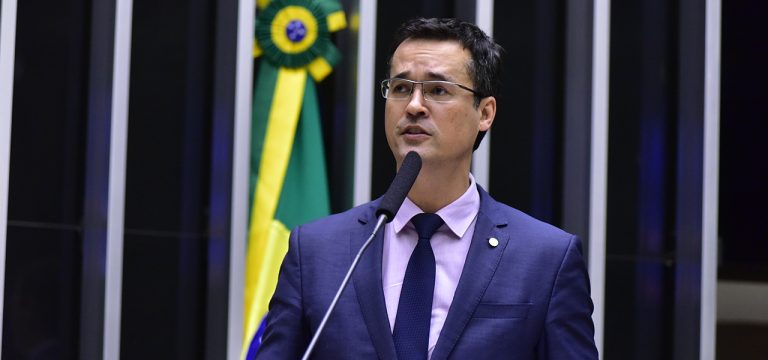 TV Globo Paraná favorece Deltan e cancela debate
