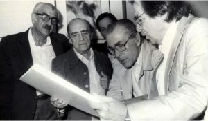 Um Niemeyer dentro da sala: Paulo Betti vende apartamento histórico por R$ 485 mil