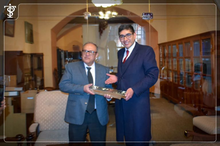 Un lingote de 17 kilos revive en la Casa de Moneda la era del auge del estaño