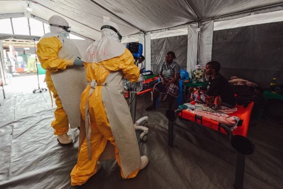 Una médica argentina cuenta cómo es el brote de ébola en el Congo: “Cada treinta minutos una persona se muere”