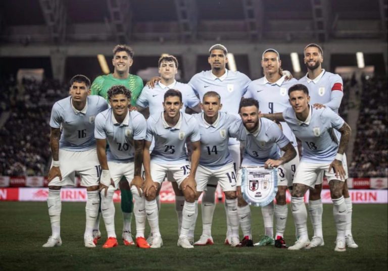 Uruguay — Uruguay no pudo en el estreno de Forlán y cayó 3-1 ante Japón