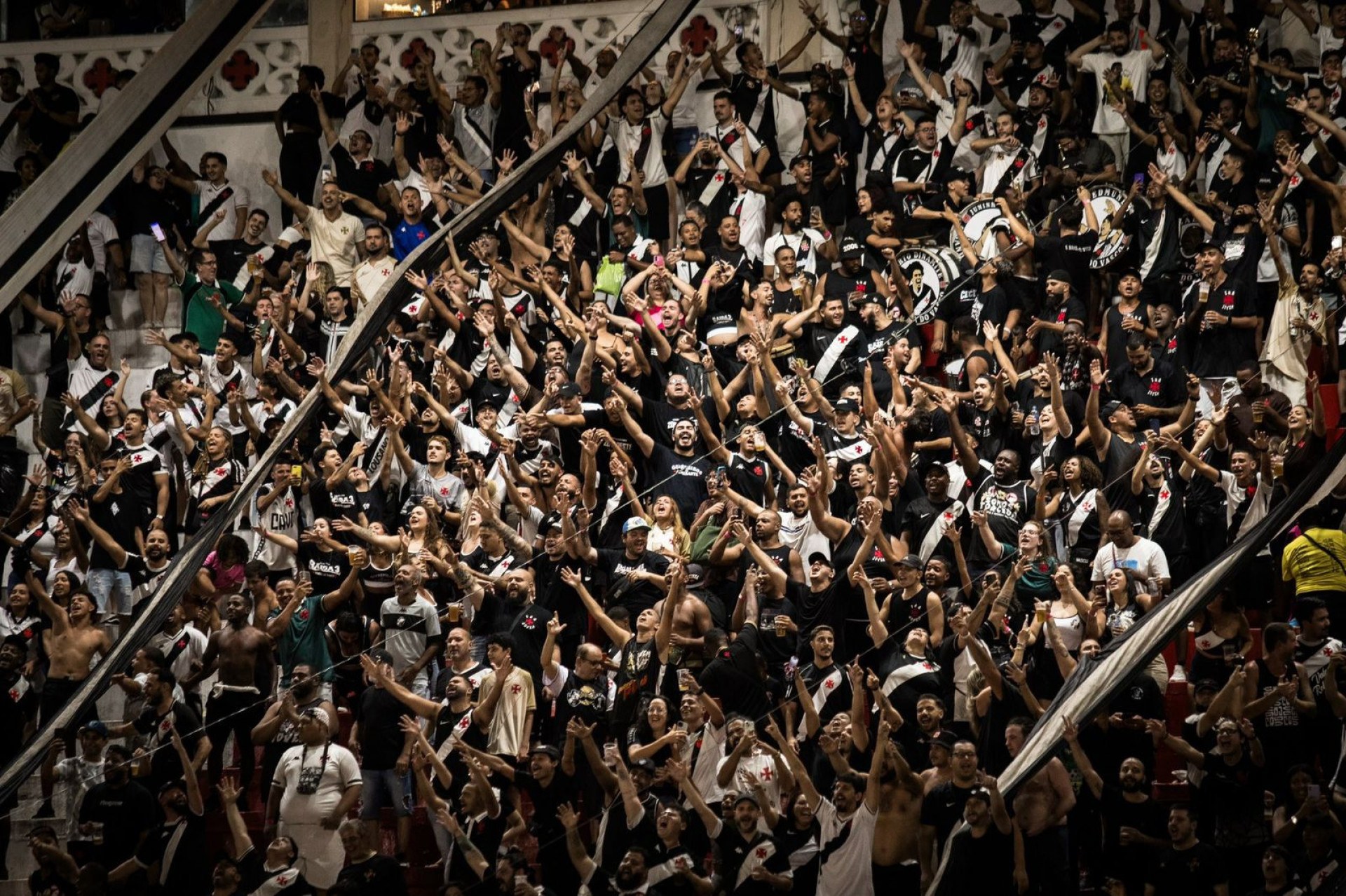 Vasco confirma semifinal contra o Palmeiras em São Januário