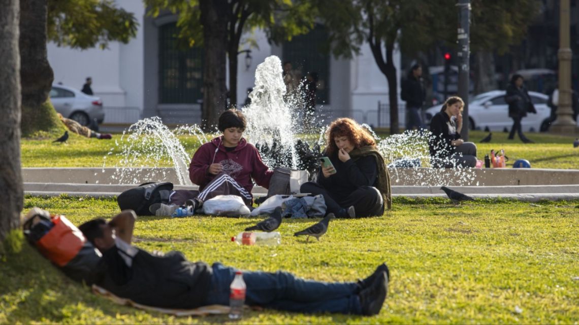 Clima en Buenos Aires el 1 de octubre: mañana fresca, con cielo nublado y temperaturas entre 11 °C y 17 °C sin lluvias Clima en Buenos Aires el 1 de octubre: mañana fresca, con cielo nublado y temperaturas entre 11 °C y 17 °C sin lluvias