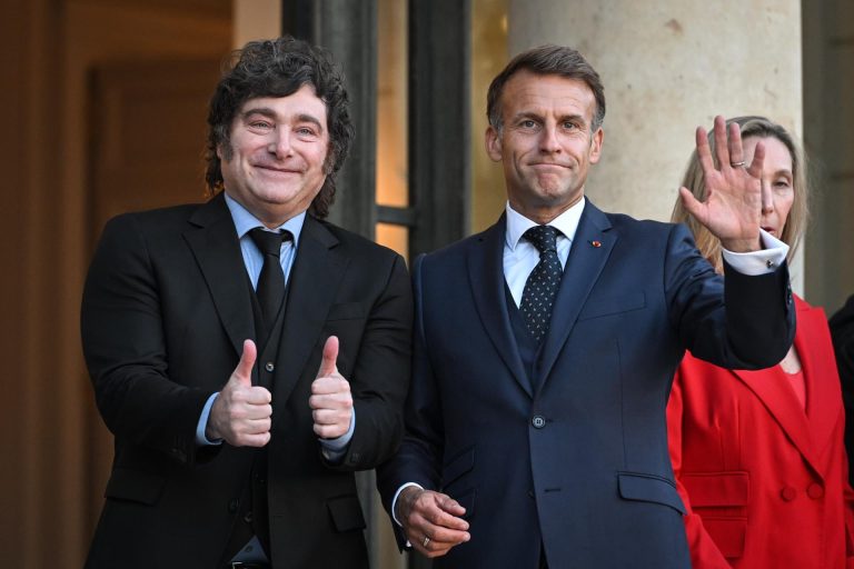 Emmanuel Macron recibió a Javier Milei en París junto a gobernadores
