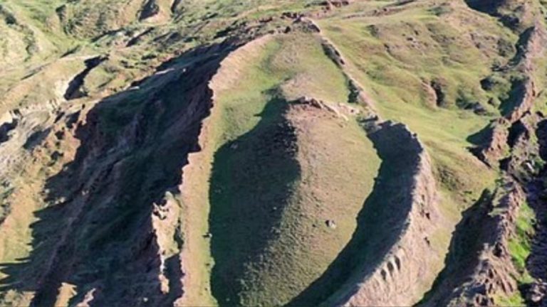Investigación en Turquía sugiere origen humano de la estructura Durupinar, posible Arca de Noé, con GPR y medidas bíblicas