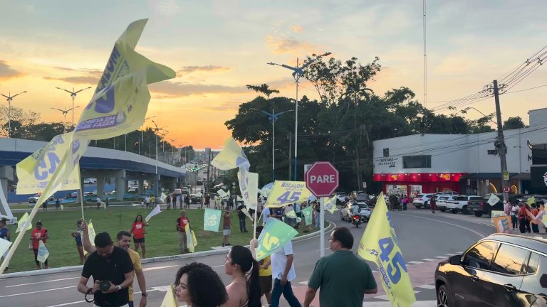 Militantes de Bocalom fazem bandeiraço no elevado Mamedio Bittar