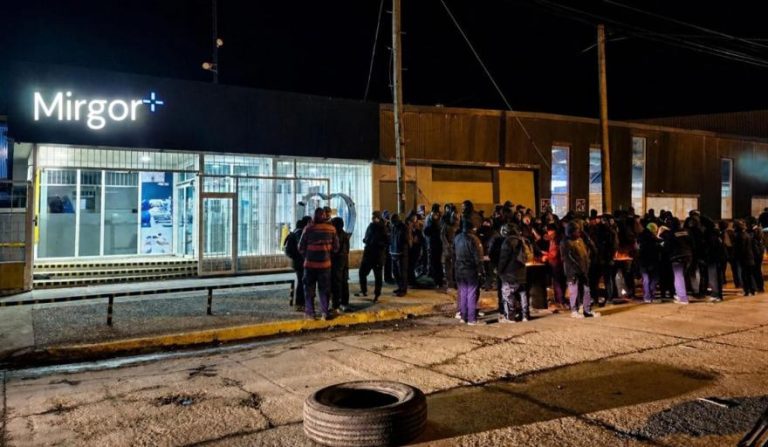 Mirgor reemplazó 83 despidos por suspensiones y retomó la negociación con la UOM