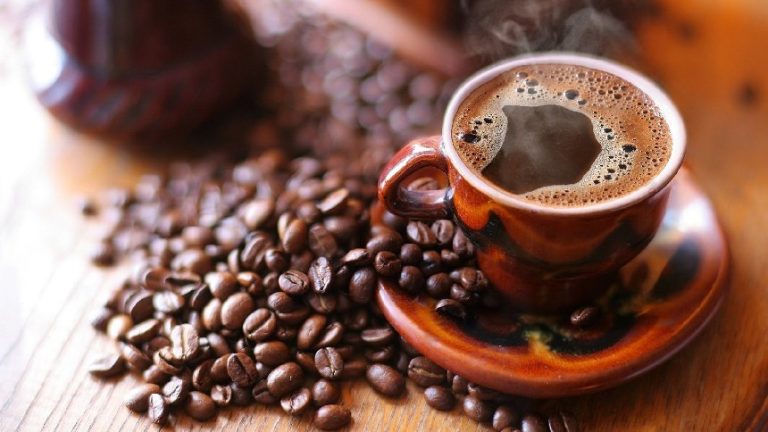 ¿Mucho más que energía? Lo que una taza de café le hace en secreto a tu cuerpo