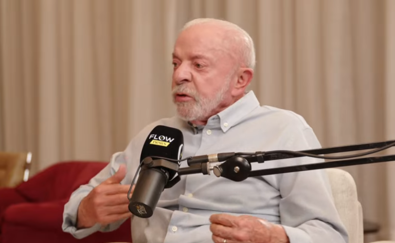 No Flow, Lula chama Flávio de “vira-lata”, defende candidatura contra “fascistas” e cobra explicações de Moraes sobre caso Master