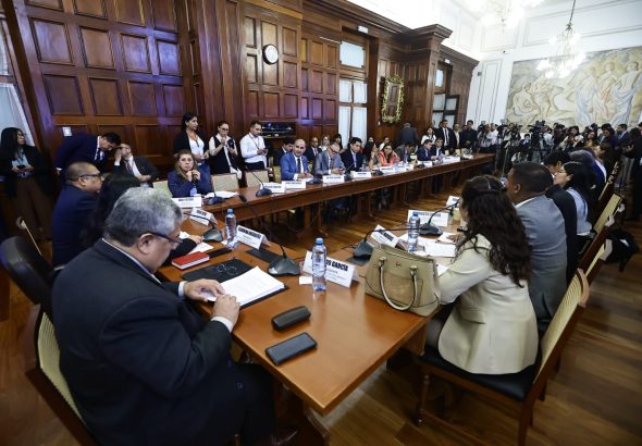 Perú — Diputados limitan facultades del Ejecutivo a seguridad y El Niño