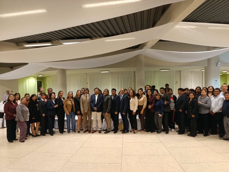 Perú — Docentes reciben capacitación sobre inteligencia artificial