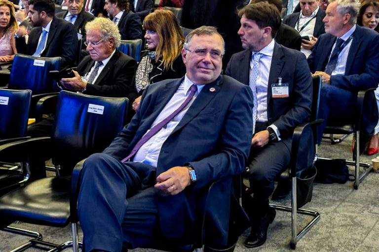 TotalEnergies anunció inversiones por u$s 10.000 millones y Milei eligió el nombre de uno de los proyectos