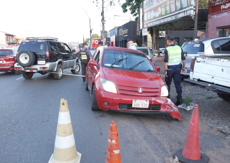 Tres militares involucrados en fuerte choque en Ruta 2